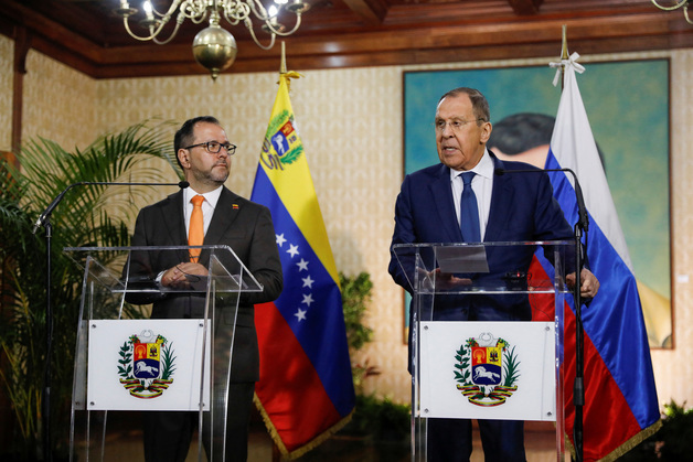 러 외무 "美 '원유 해상봉쇄' 조치에 우려…베네수엘라 전폭 지지"