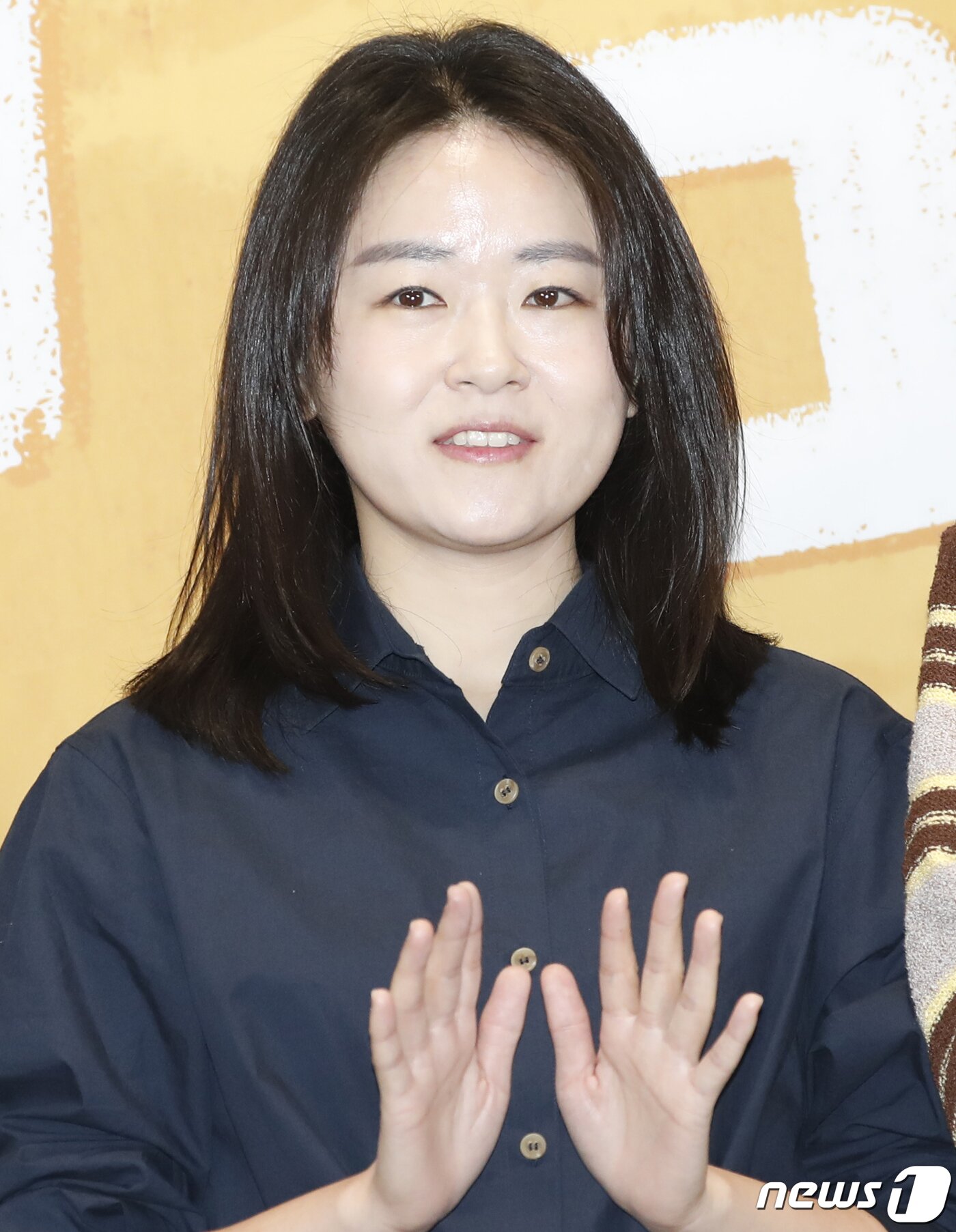 본문 이미지 - 이진주 PD가 21일 오전 경기도 고양시 일산동구 장항동 소노캄 고양에서 열린 JTBCX웨이브 예능 '연애남매' 제작발표회에서 포즈를 취하고 있다. '연애남매'는 남매들이 모여 서로의 연인을 찾아가는 가족 참견 연애 리얼리티 프로그램이다. 2024.2.21/뉴스1 ⓒ News1 권현진 기자