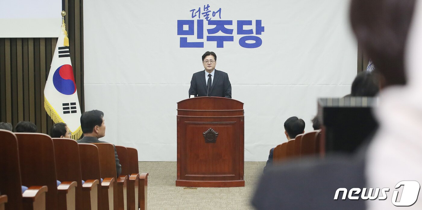 본문 이미지 - 홍익표 더불어민주당 원내대표가 21일 오전 서울 여의도 국회에서 열린 비공개 의원총회에서 발언을 하고 있다. 2024.2.21/뉴스1 ⓒ News1 임세영 기자
