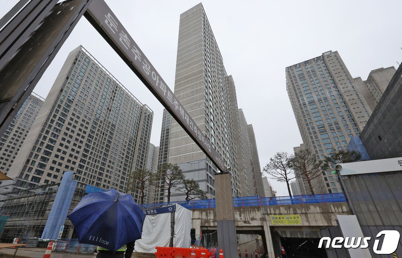 21일 오후 서울 송파구 둔촌주공 재건축 건설현장의 모습. 2024.2.21/뉴스1 ⓒ News1 장수영 기자