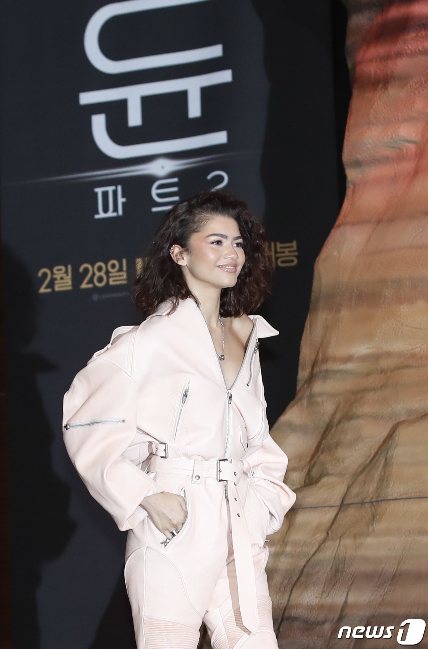 본문 이미지 - 배우 젠데이아가 21일 서울 영등포구 콘래드 서울 호텔에서 열린 영화 '듄: 파트2‘(감독 드니 빌뇌브) 내한 프레스 컨퍼런스에 참석하고 있다. ⓒ News1 권현진 기자