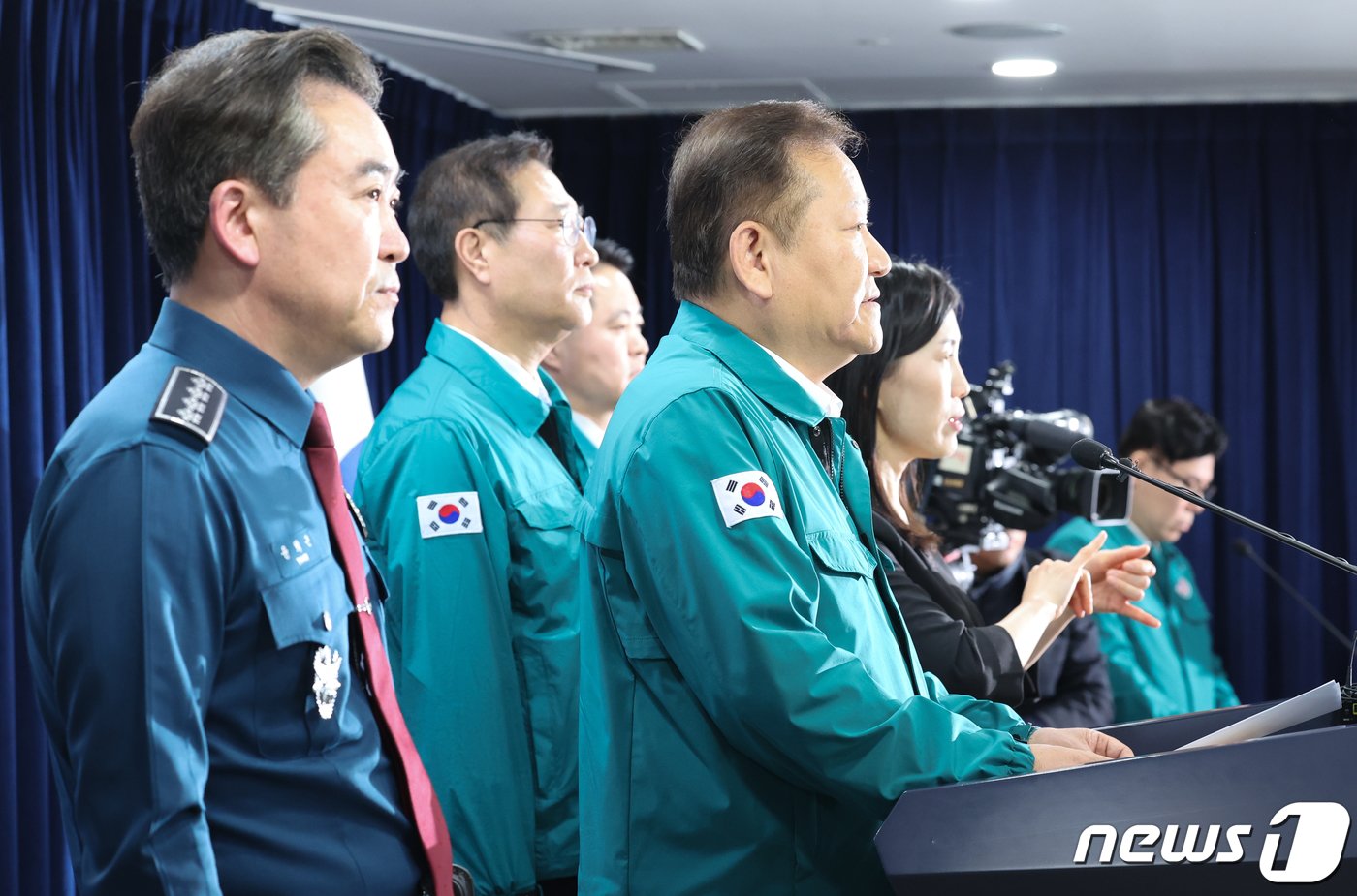 이상민 행정안전부 장관과 박성재 법무부 장관이 21일 서울 종로구 정부서울청사에서 의료계 집단행동 관련 관계부처 합동브리핑을 하고 있다. 2024.2.21/뉴스1 ⓒ News1 허경 기자