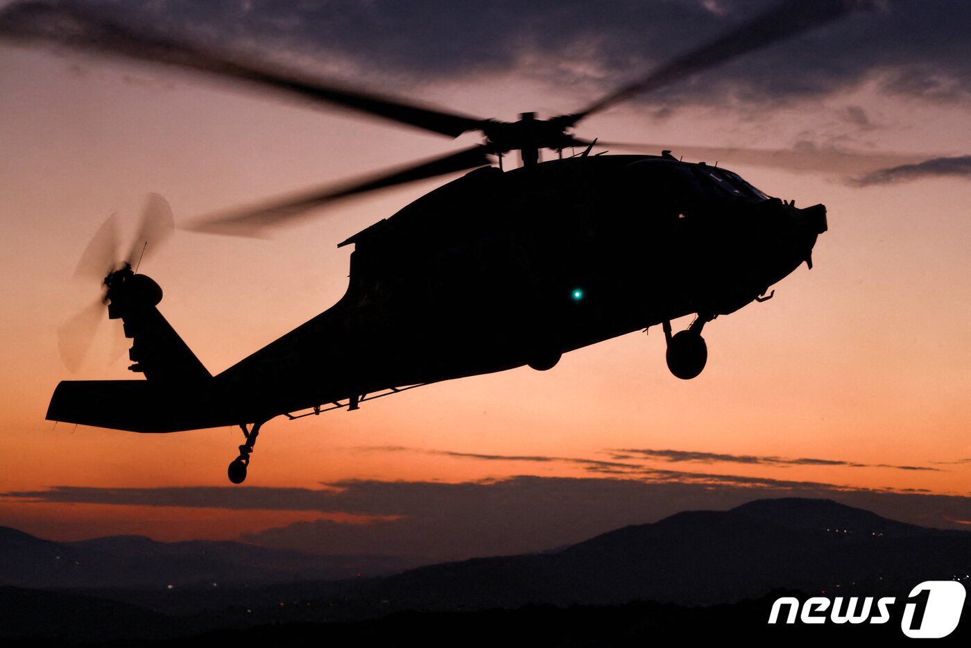 본문 이미지 - 군용헬기 블랙호크. ⓒ 로이터=뉴스1 ⓒ News1 정윤영 기자