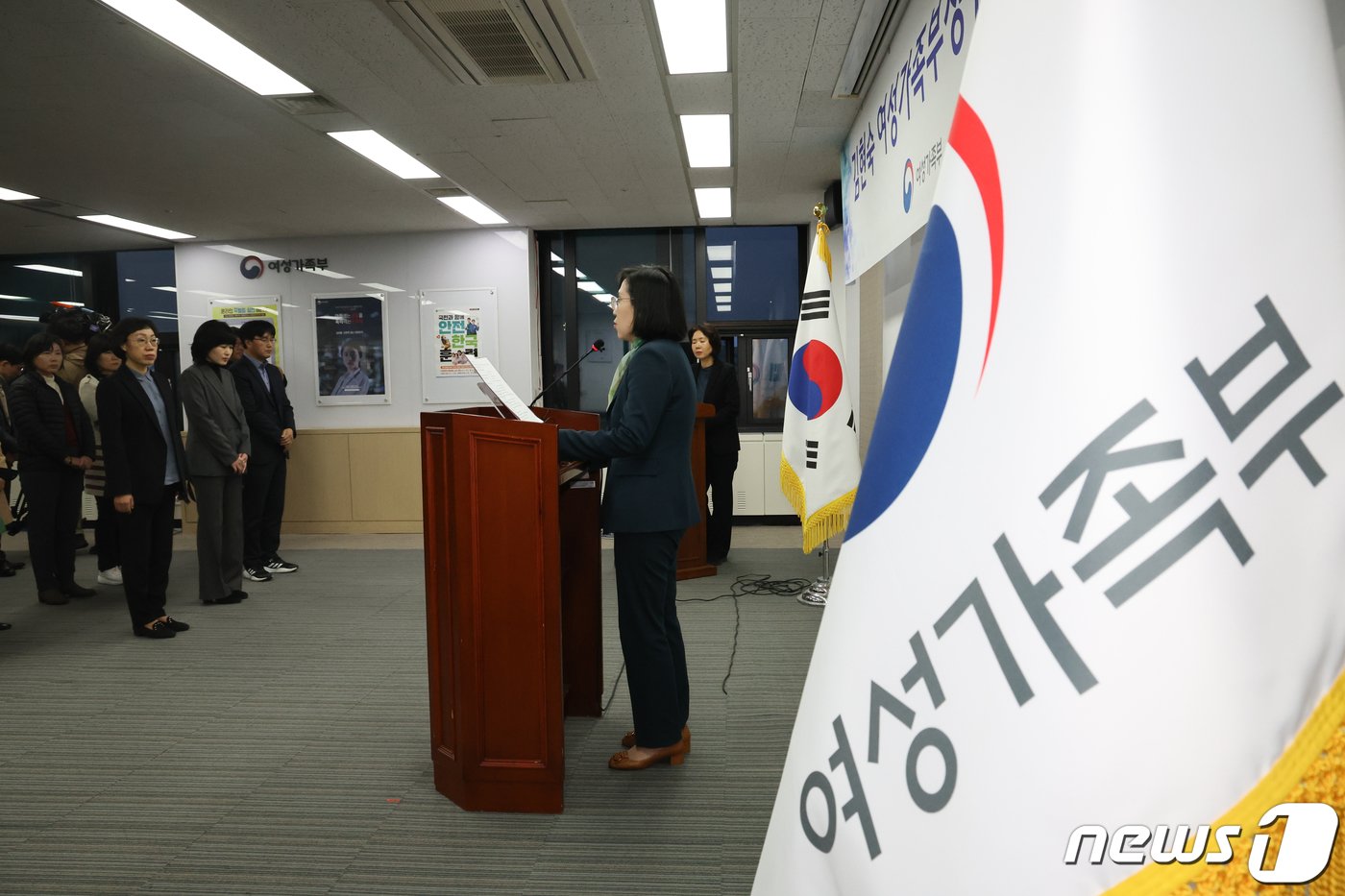 김현숙 여성가족부 장관이 21일 서울 종로구 정부서울청사에서 열린 이임식에서 이임사를 하고 있다. 2024.2.21/뉴스1 ⓒ News1 허경 기자