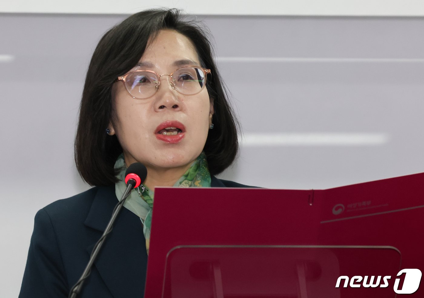 본문 이미지 - 김현숙 여성가족부 장관이 21일 서울 종로구 정부서울청사에서 열린 이임식에서 이임사를 하고 있다. 2024.2.21/뉴스1 ⓒ News1 허경 기자