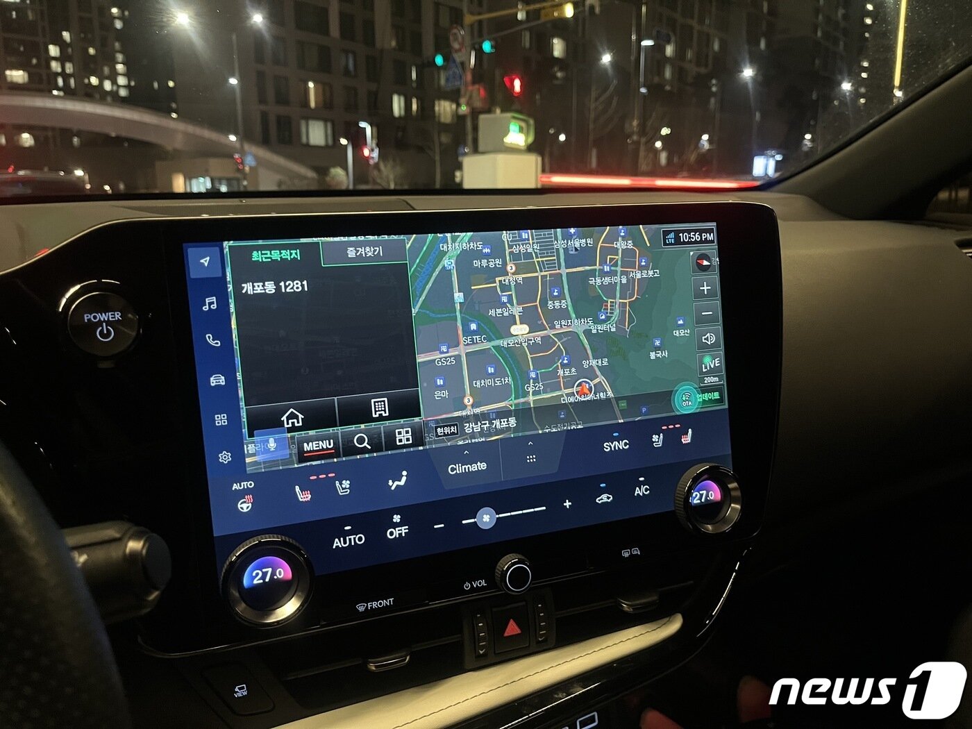 본문 이미지 - 렉서스 'NX 450h+ F 스포츠' 14인치 센터 디스플레이. ⓒ 뉴스1 배지윤 기자