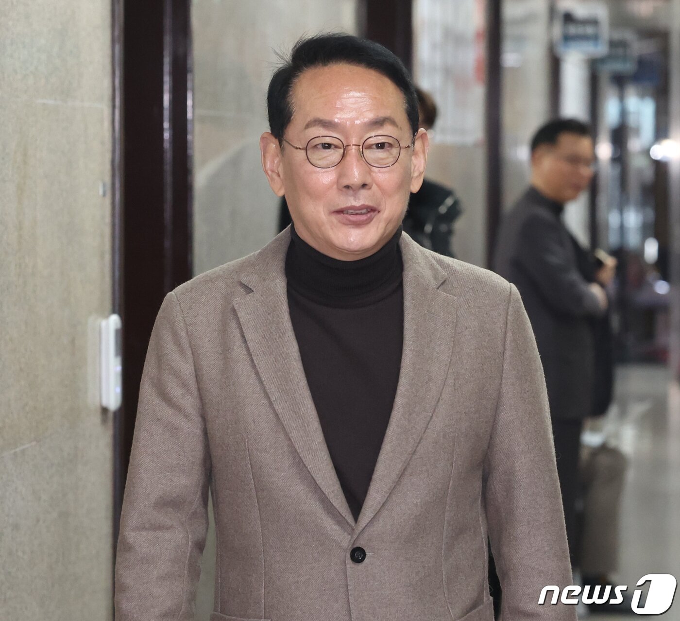 본문 이미지 - 김도읍 국민의힘 의원이 23일 서울 여의도 국회에서 열릴 정개특위 선거구 획정 관련 회의에 참석하고 있다. 2024.2.23/뉴스1 ⓒ News1 송원영 기자