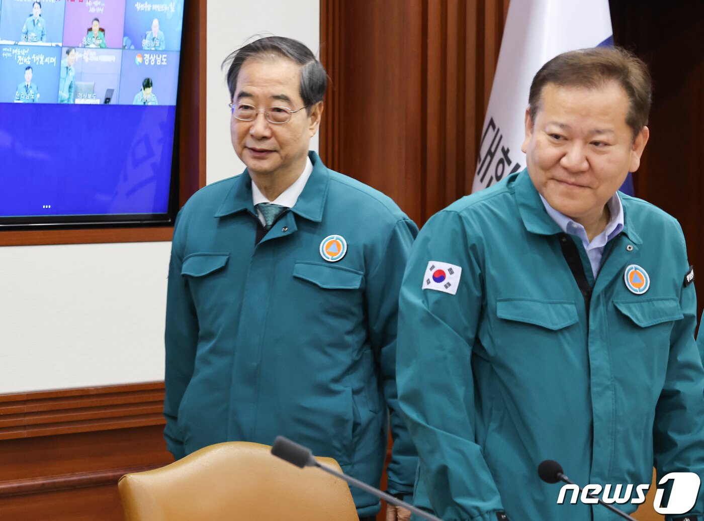 본문 이미지 - 한덕수 전 국무총리와 이상민 전 행정안전부 장관. 2024.2.23 ⓒ 뉴스1 허경 기자