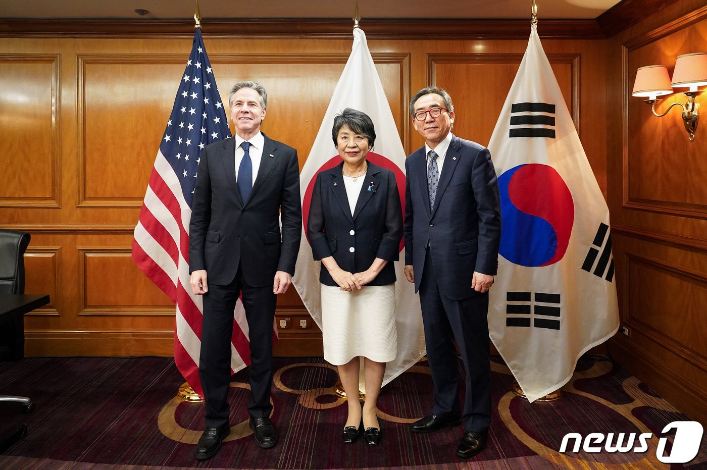 본문 이미지 - 조태열 외교부 장관이 지난 2월22일(현지시간) 브라질 리우데자네이루에서 안토니 블링컨 미국 국무장관, 가미카와 요코 일본 외무대신과 한미일 외교장관회의에 앞서 기념촬영을 하고 있다. (외교부 제공) 2024.2.23/뉴스1