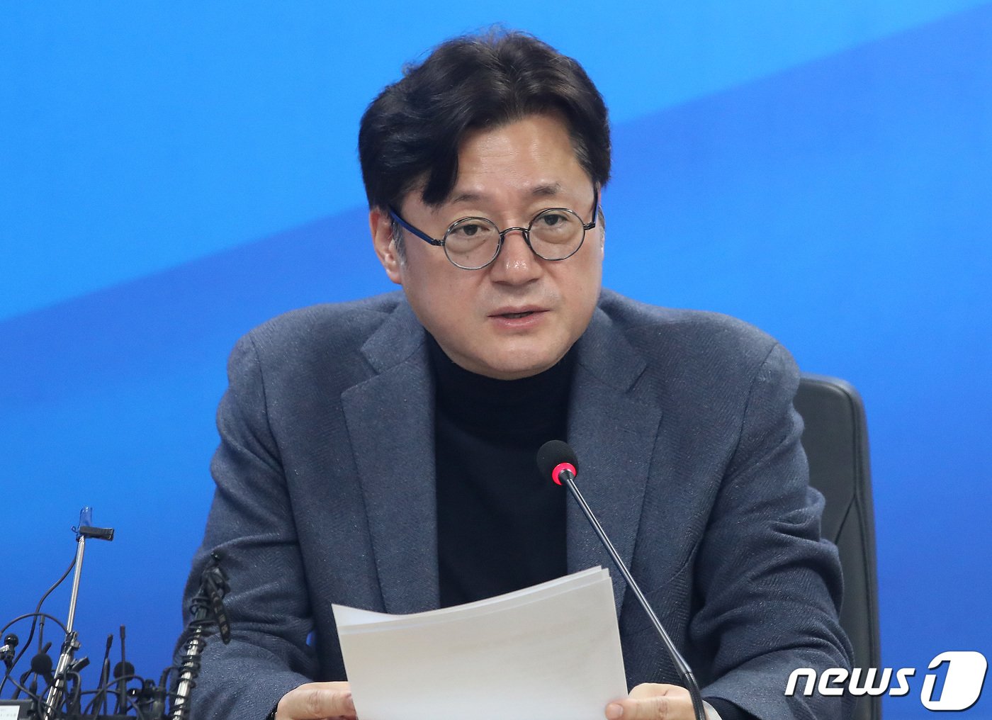 본문 이미지 - 홍익표 더불어민주당 원내대표가 23일 오전 서울 여의도 민주당 중앙당사에서 열린 최고위원회의에서 발언을 하고 있다. 2024.2.23/뉴스1 ⓒ News1 임세영 기자