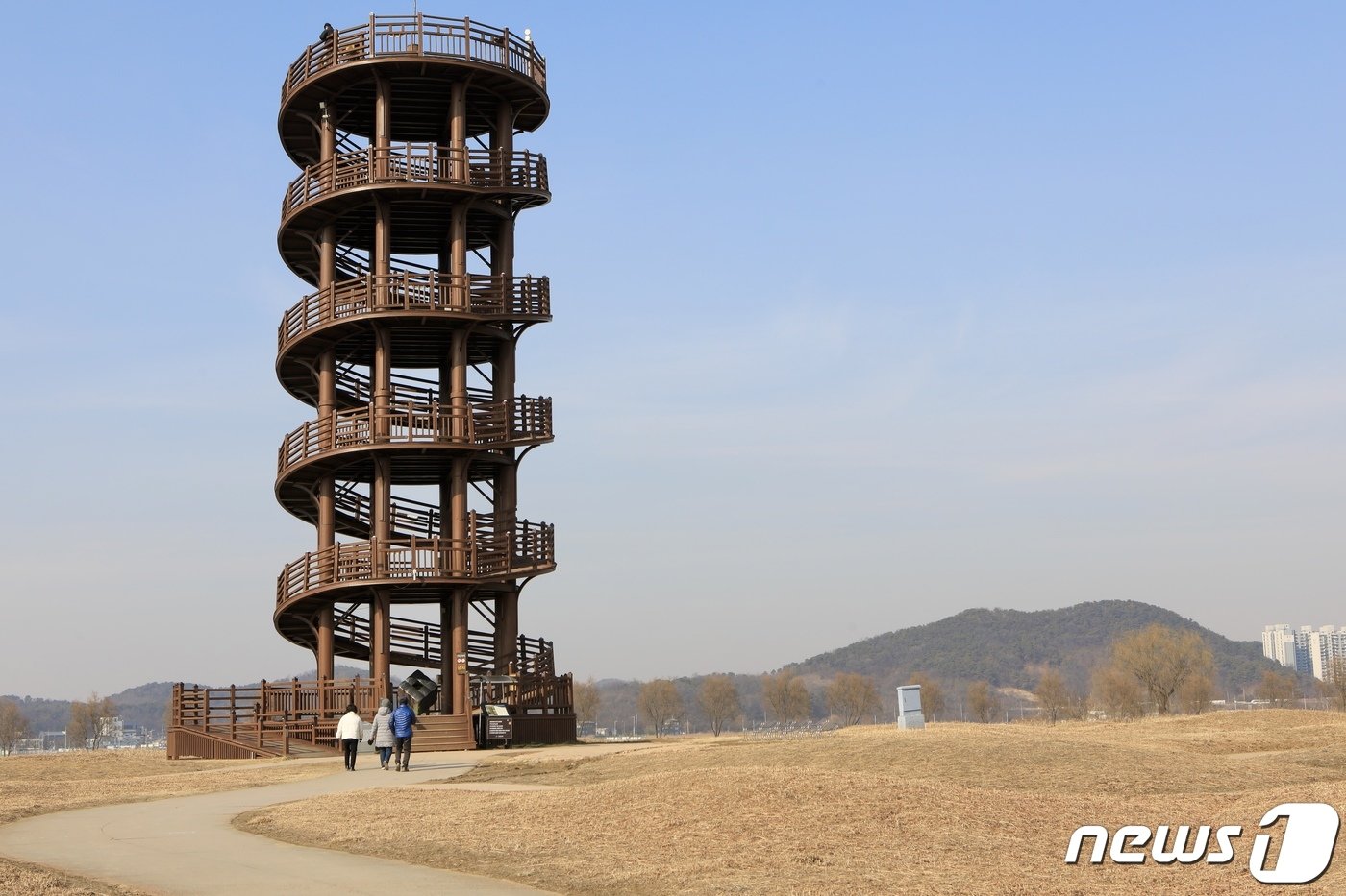 갯골생태공원 흔들전망대&#40;한국관광공사 제공&#41;