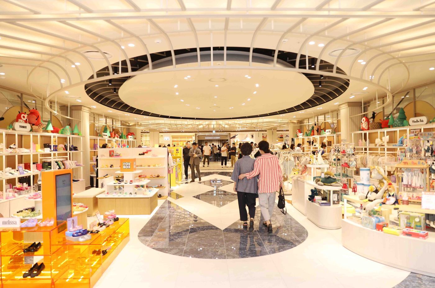 본문 이미지 - 신세계백화점 경기점 아동 매장.(신세계백화점 제공)