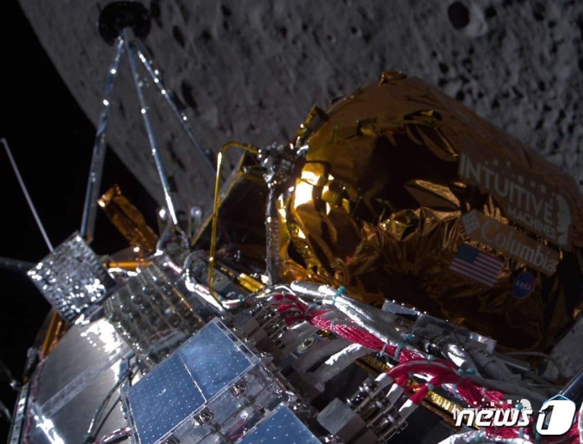 미국 항공우주기업 인튜이티브 머신스가 제작한 무인 달착륙선 '오디세우스'(Odysseus)가 한국시간으로 지난 22일 달 궤도에 안착한 모습(인튜이티브 머신스 제공).. 2024.2.22.