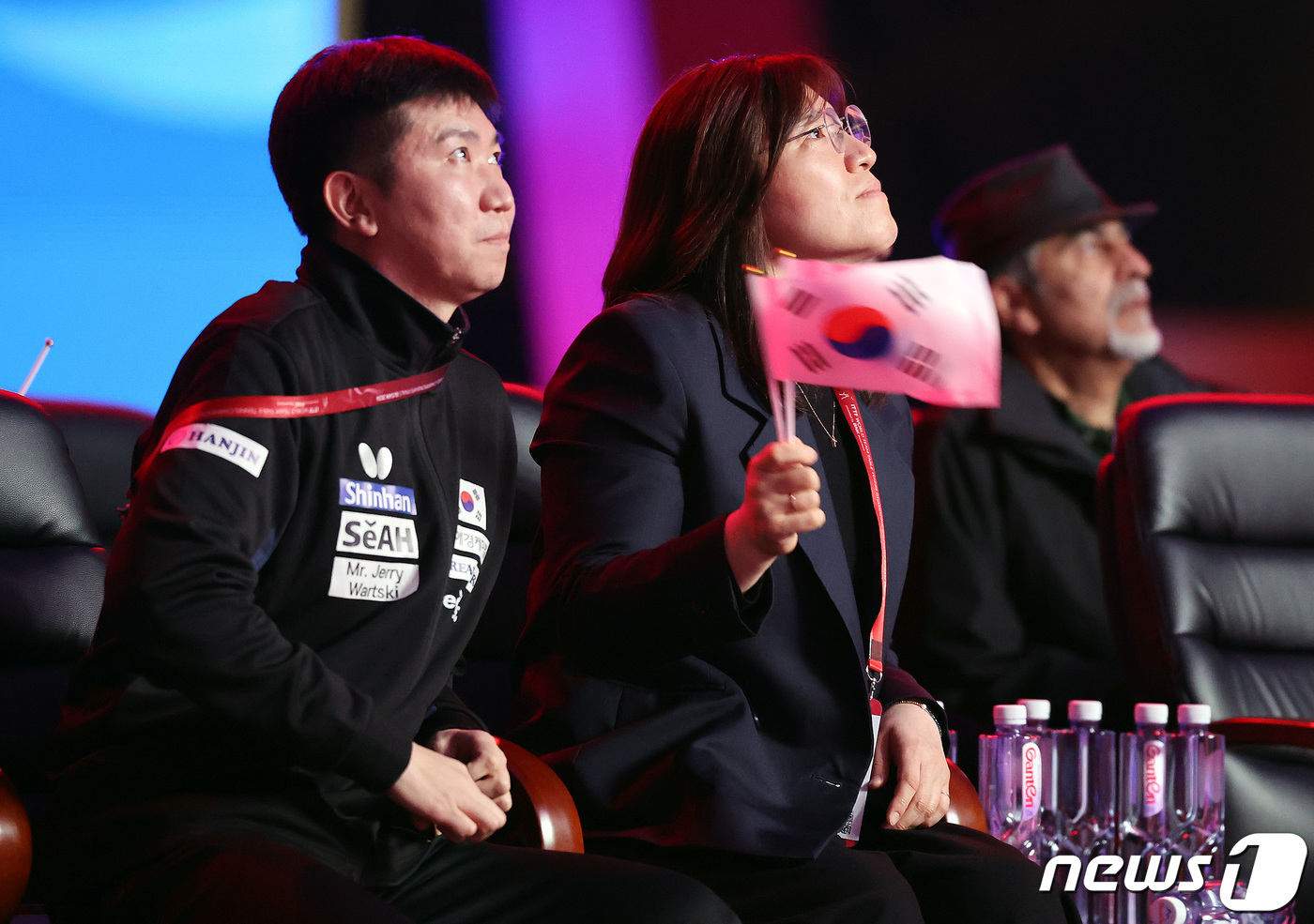 (부산=뉴스1) 이동해 기자 = 장미란 문화체육관광부 제2차관과 유승민 조직위공동위원장이 24일 부산 해운대구 벡스코에서 열린 'BNK부산은행 2024 부산세계탁구선수권대회' 남자 …