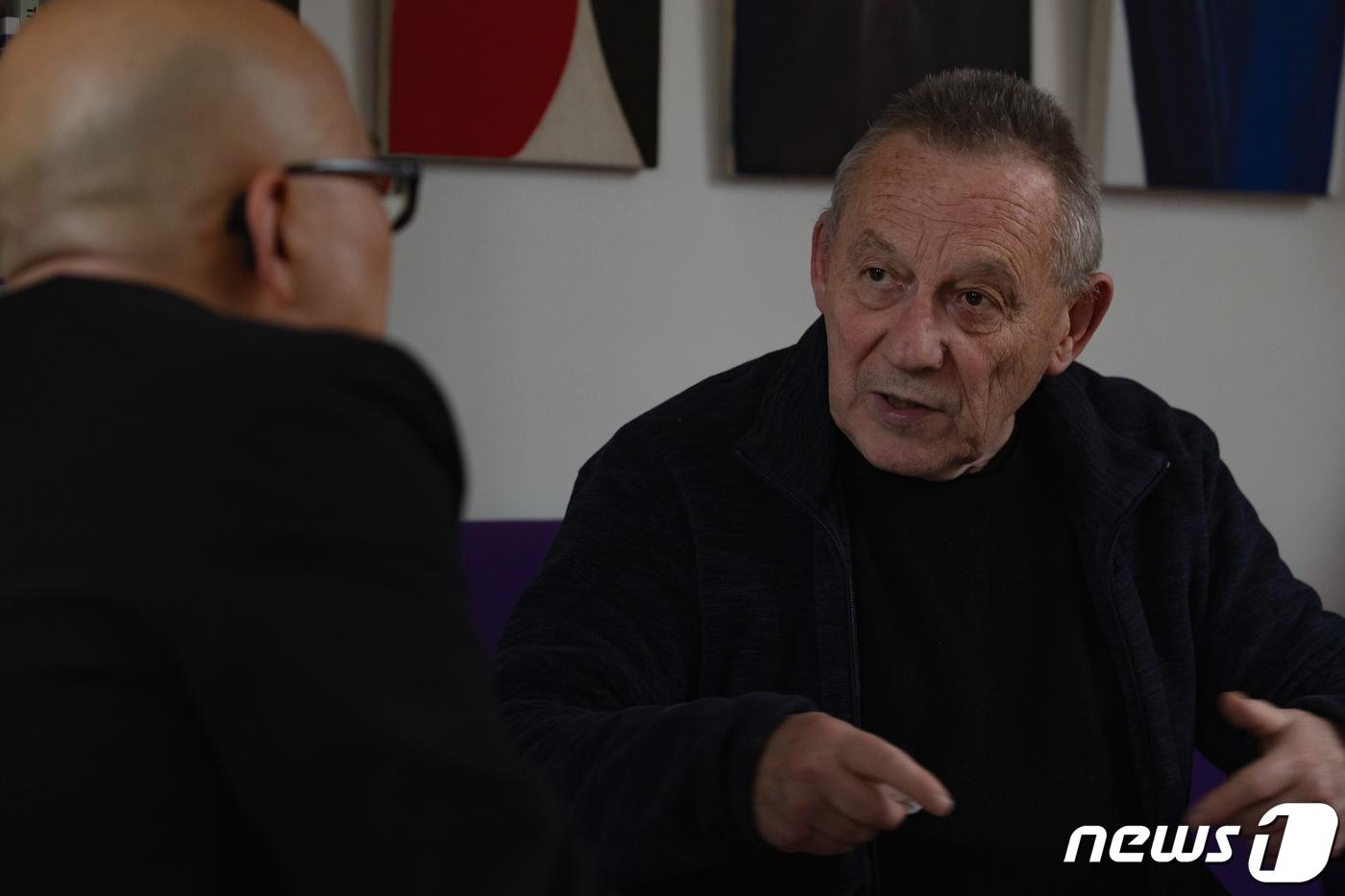 (파리=뉴스1) 이준성 기자 = 프랑스의 철학자이자 미학자인 이브 미쇼(Yves Michaud)와 미학자이자 비평가인 최정우 파리 ISMAC 대학 교수(한국학과)가 지난 21일 오 …