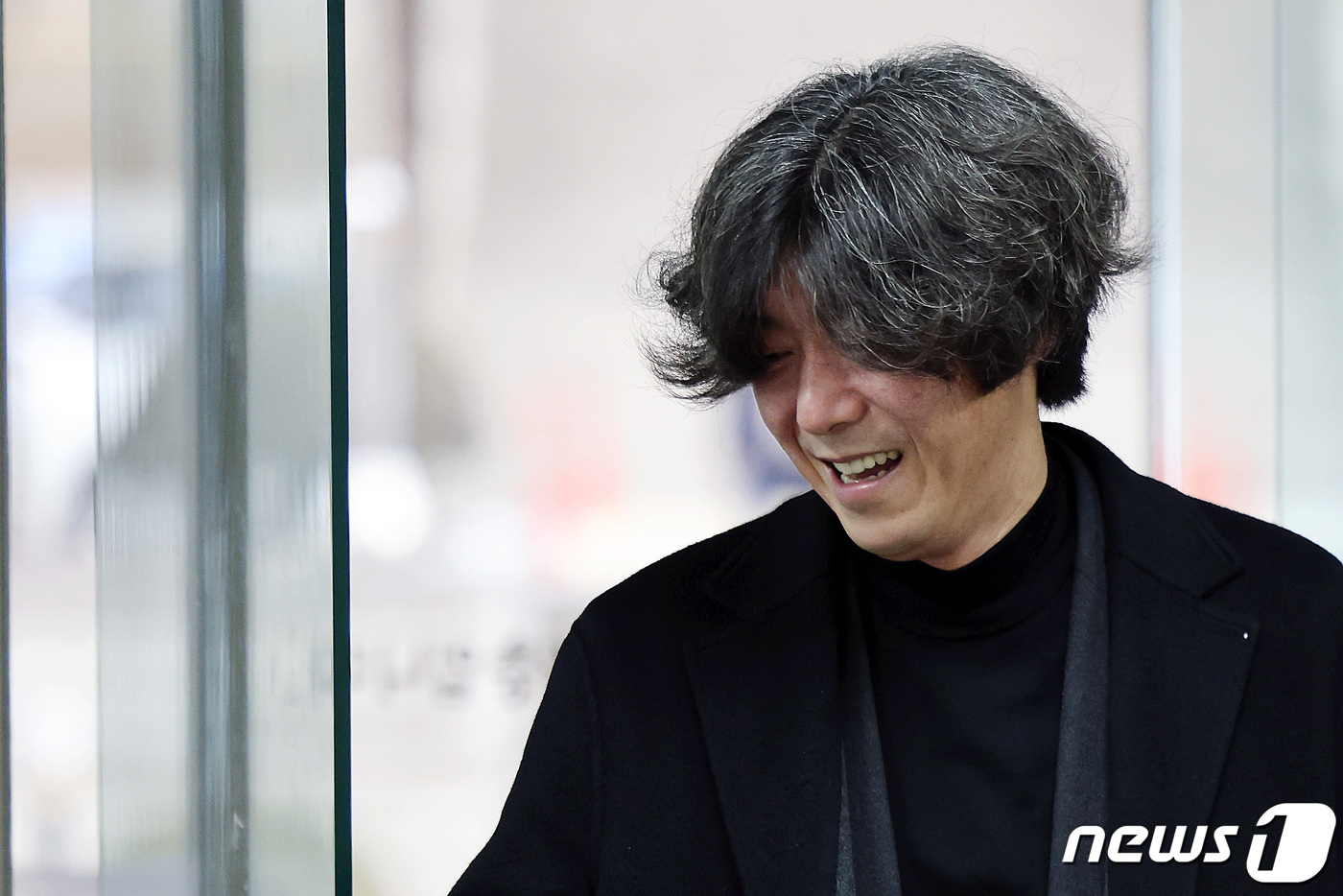 (서울=뉴스1) 이동해 기자 = 남욱 변호사가 26일 오전 서울 서초구 서울중앙지방법원에서 열린 '대장동 특혜' 관련 특정경제범죄가중처벌 등에 관한 법률위반(배임)등 공판에 출석하 …