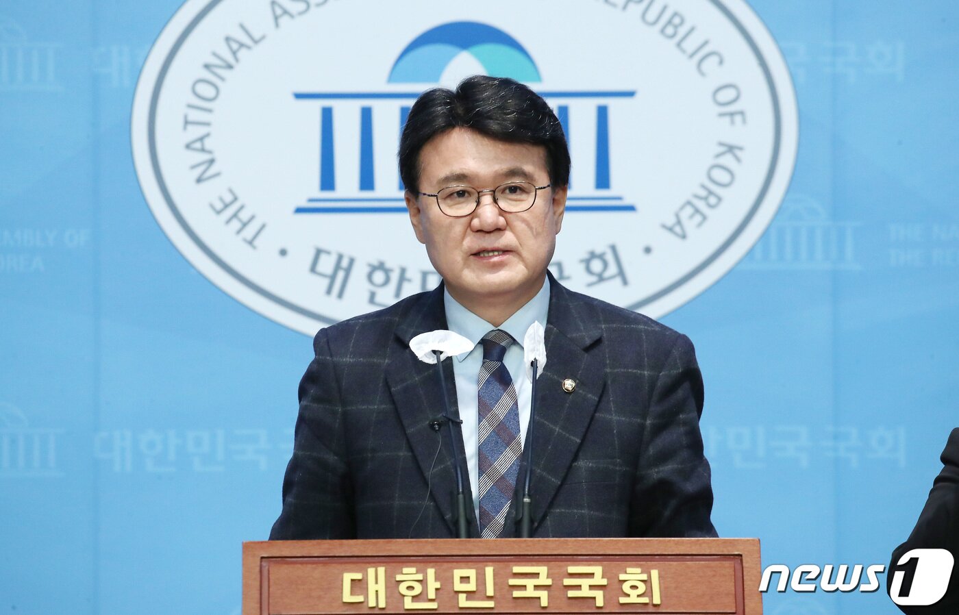 본문 이미지 - 황운하 더불어민주당 의원이 26일 오전 서울 여의도 국회 소통관에서 기자회견을 갖고 제22대 국회의원선거(총선) 불출마 선언을 하고 있다. 2024.2.26/뉴스1 ⓒ News1 임세영 기자