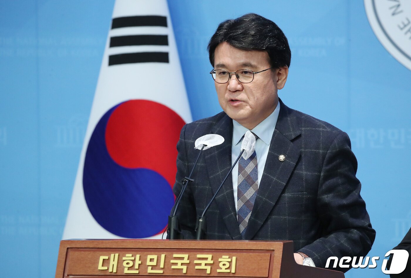 본문 이미지 - 황운하 더불어민주당 의원이 26일 오전 서울 여의도 국회 소통관에서 기자회견을 갖고 제22대 국회의원선거(총선) 불출마 선언을 하고 있다. 2024.2.26/뉴스1 ⓒ News1 임세영 기자