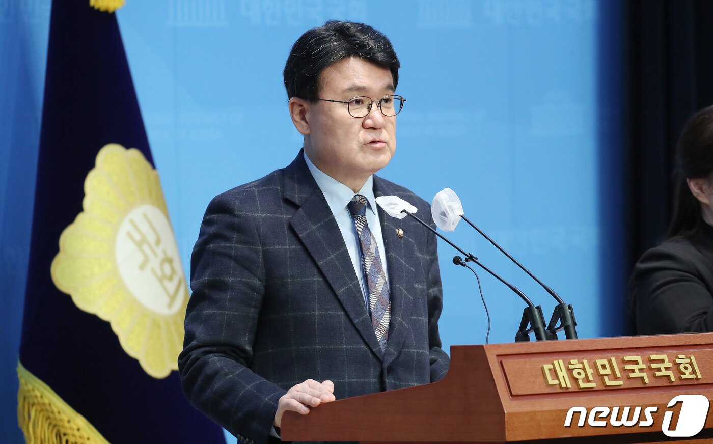 본문 이미지 - 황운하 더불어민주당 의원이 26일 오전 서울 여의도 국회 소통관에서 기자회견을 갖고 제22대 국회의원선거(총선) 불출마 선언을 하고 있다. 2024.2.26/뉴스1 ⓒ News1 임세영 기자