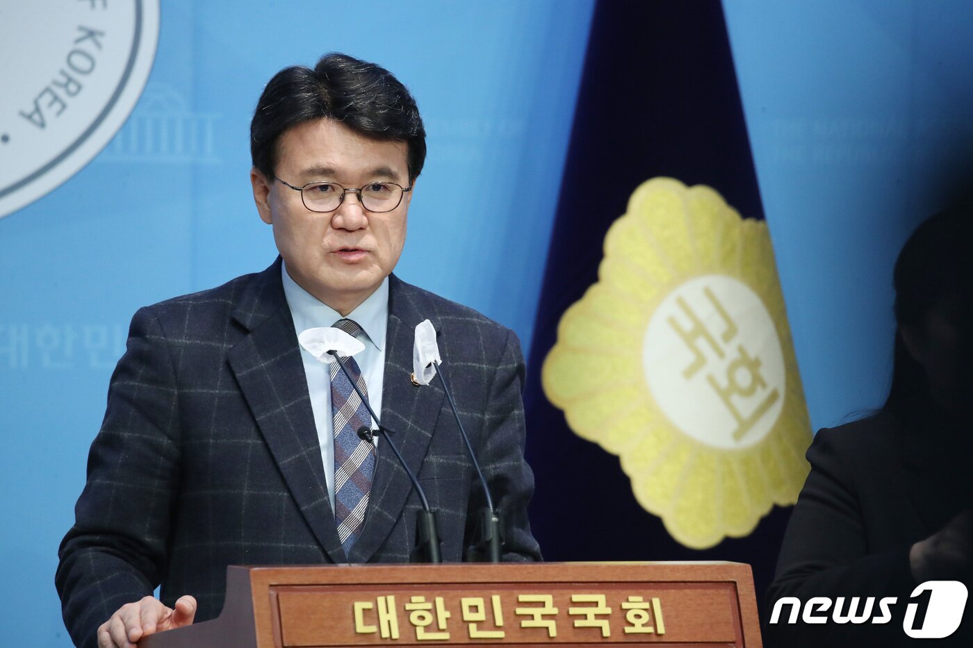 본문 이미지 - 황운하 더불어민주당 의원이 26일 오전 서울 여의도 국회 소통관에서 기자회견을 갖고 제22대 국회의원선거(총선) 불출마 선언을 하고 있다. 2024.2.26/뉴스1 ⓒ News1 임세영 기자