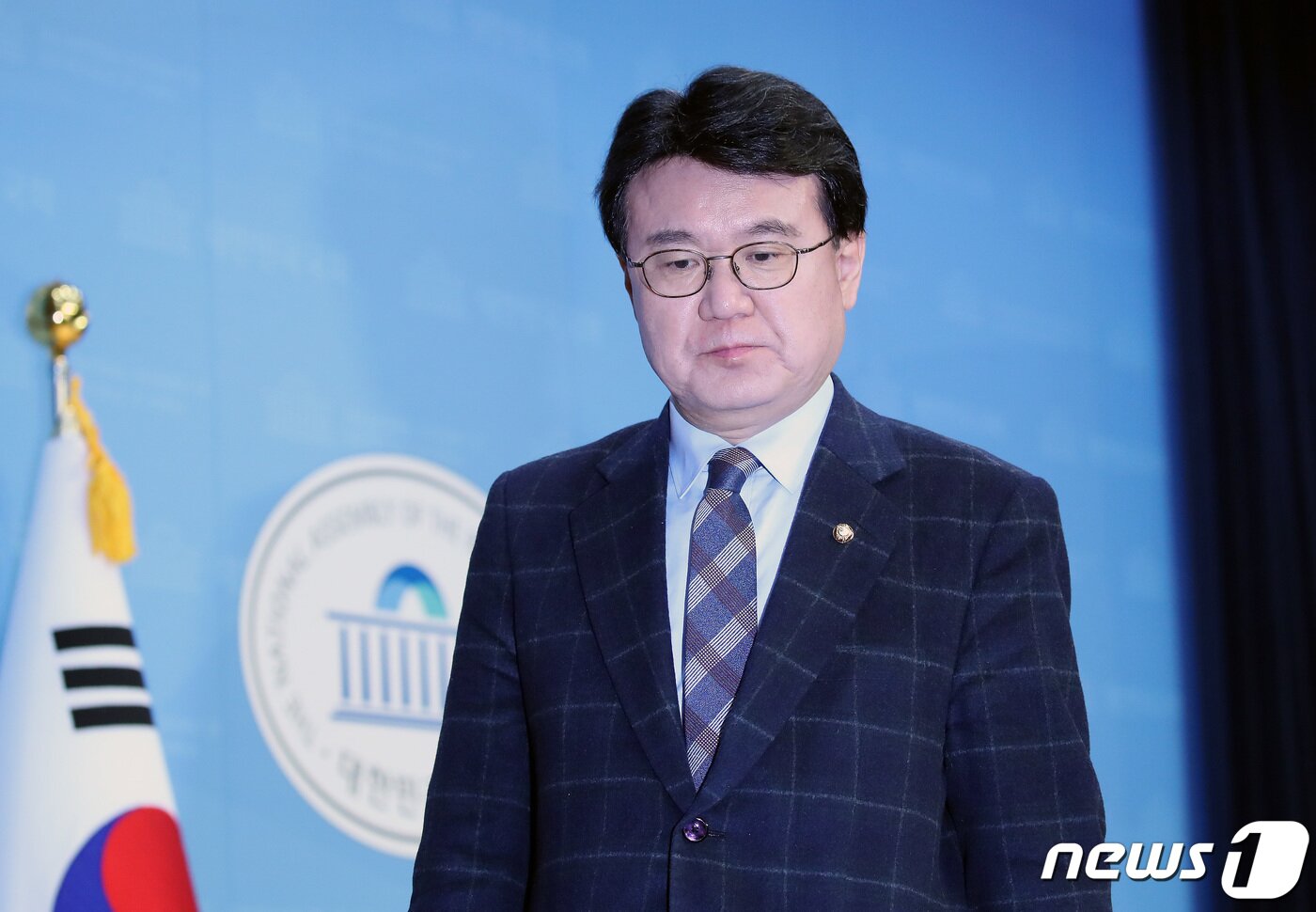 본문 이미지 - 황운하 더불어민주당 의원이 26일 오전 서울 여의도 국회 소통관에서 제22대 국회의원선거(총선) 불출마 기자회견을 마치고 나서고 있다. 2024.2.26/뉴스1 ⓒ News1 임세영 기자