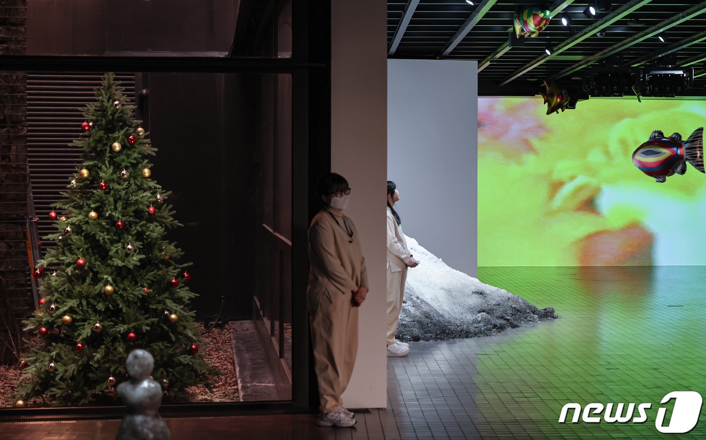 본문 이미지 - 서울 용산구 리움미술관 필립 파레노 개인전 '보이스'(VOICES) 전시 전경. 2024.2.26/뉴스1 ⓒ News1 김도우 기자