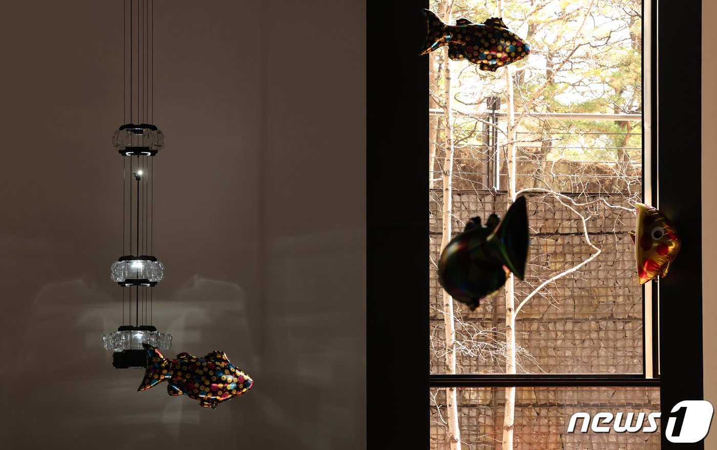 본문 이미지 -  ‘필립 파레노’의 국내 첫 미술관 개인전 ‘보이스(Voices)’ 전시 전경. 2024.2.26/뉴스1 ⓒ News1 김도우 기자