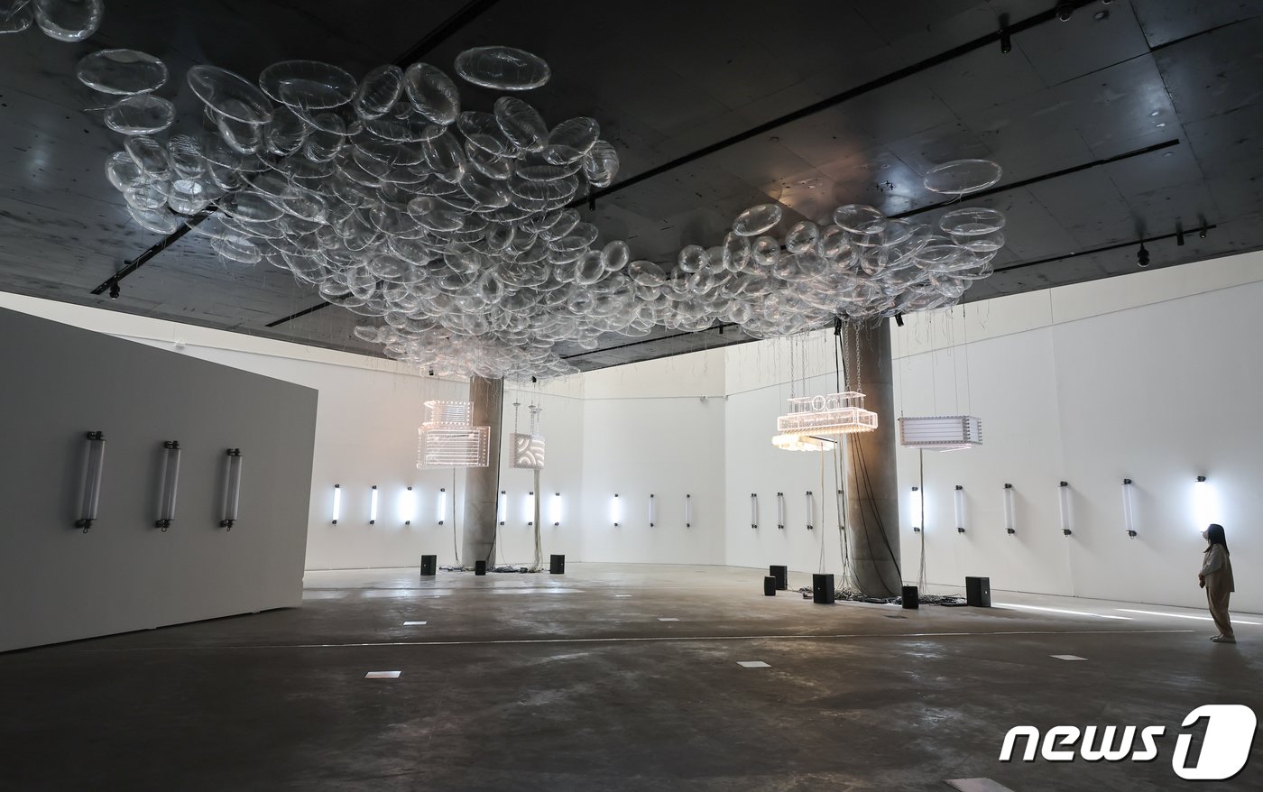 본문 이미지 - 서울 용산구 리움미술관 필립 파레노 개인전 '보이스'(VOICES) 전시 전경. 2024.2.26/뉴스1 ⓒ News1 김도우 기자