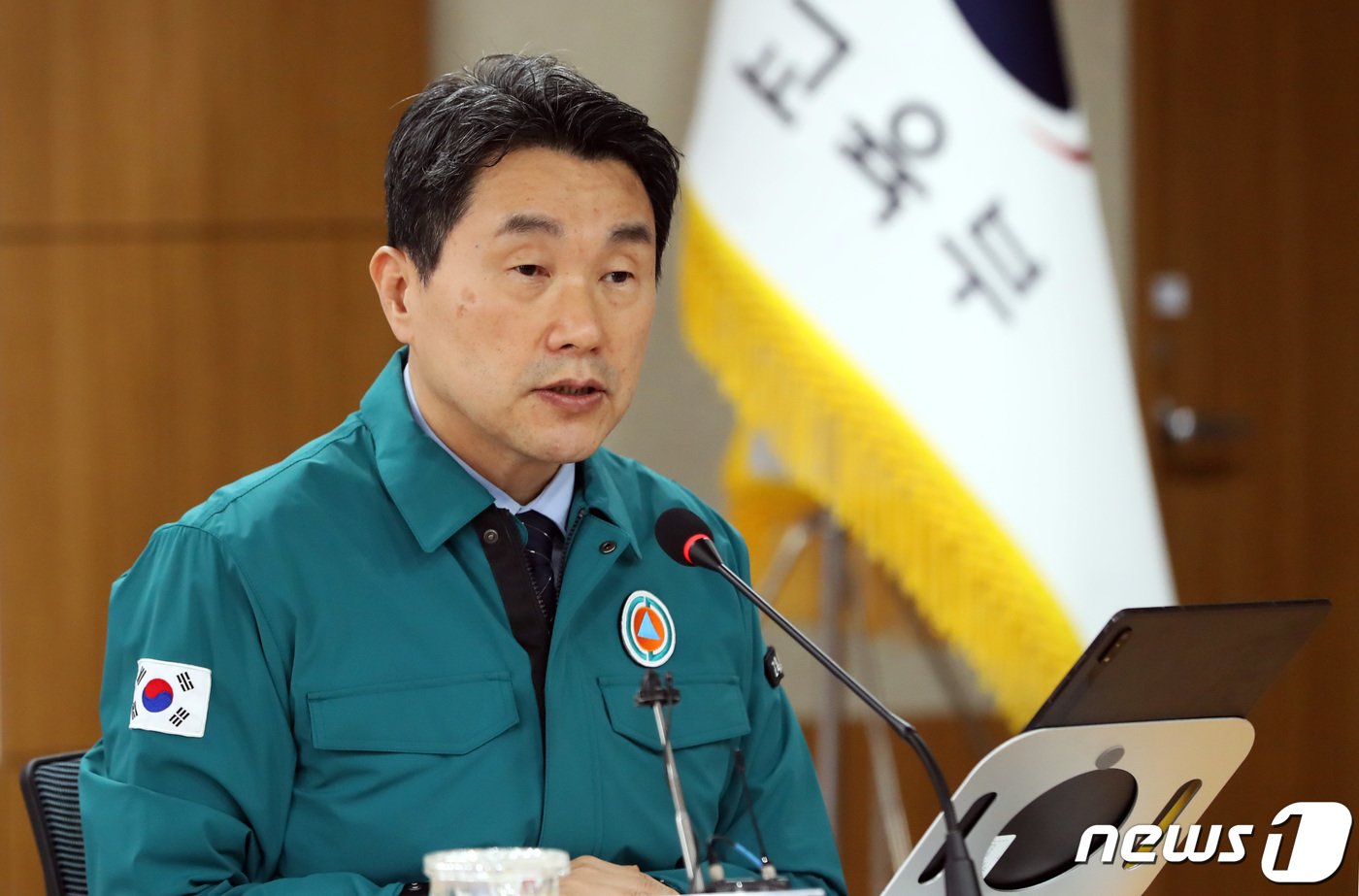 본문 이미지 - 이주호 사회부총리 겸 교육부 장관이 26일 오후 세종시 정부세종청사에서 의사 집단행동 관련 국립대병원장들과 영상으로 대응상황, 비상진료 및 지원방안 등을 논의하고 있다. 2024.2.26/뉴스1 ⓒ News1 김기남 기자