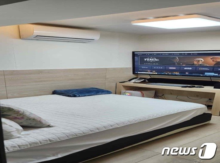 본문 이미지 -  침대가 배치된 신종 변종 룸카페(서울시 제공) 