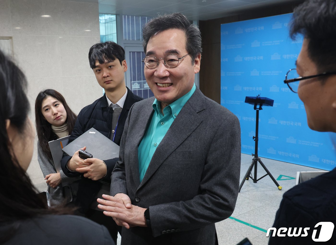 본문 이미지 - 이낙연 새로운미래 대표가 27일 서울 여의도 국회 소통관에서 취재진의 질문을 받고 있다. 2024.2.27/뉴스1 ⓒ News1 송원영 기자