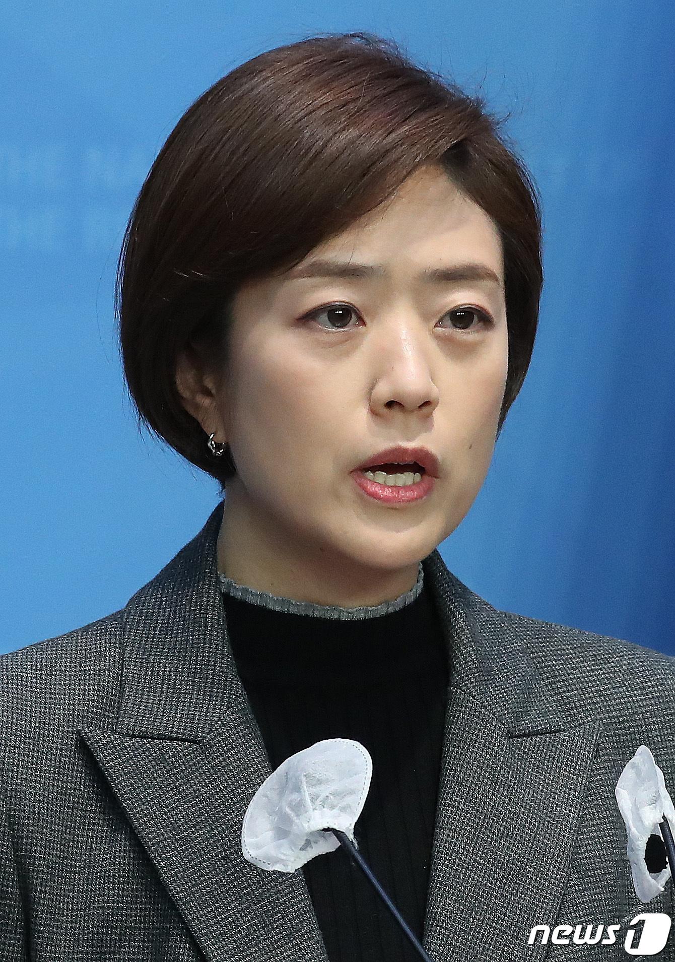 (서울=뉴스1) 임세영 기자 = 고민정 더불어민주당 최고위원이 27일 오후 서울 여의도 국회 소통관에서 긴급 기자회견을 갖고 공천 갈등과 관련해 최고위원직을 사퇴한다고 밝히고 있다 …