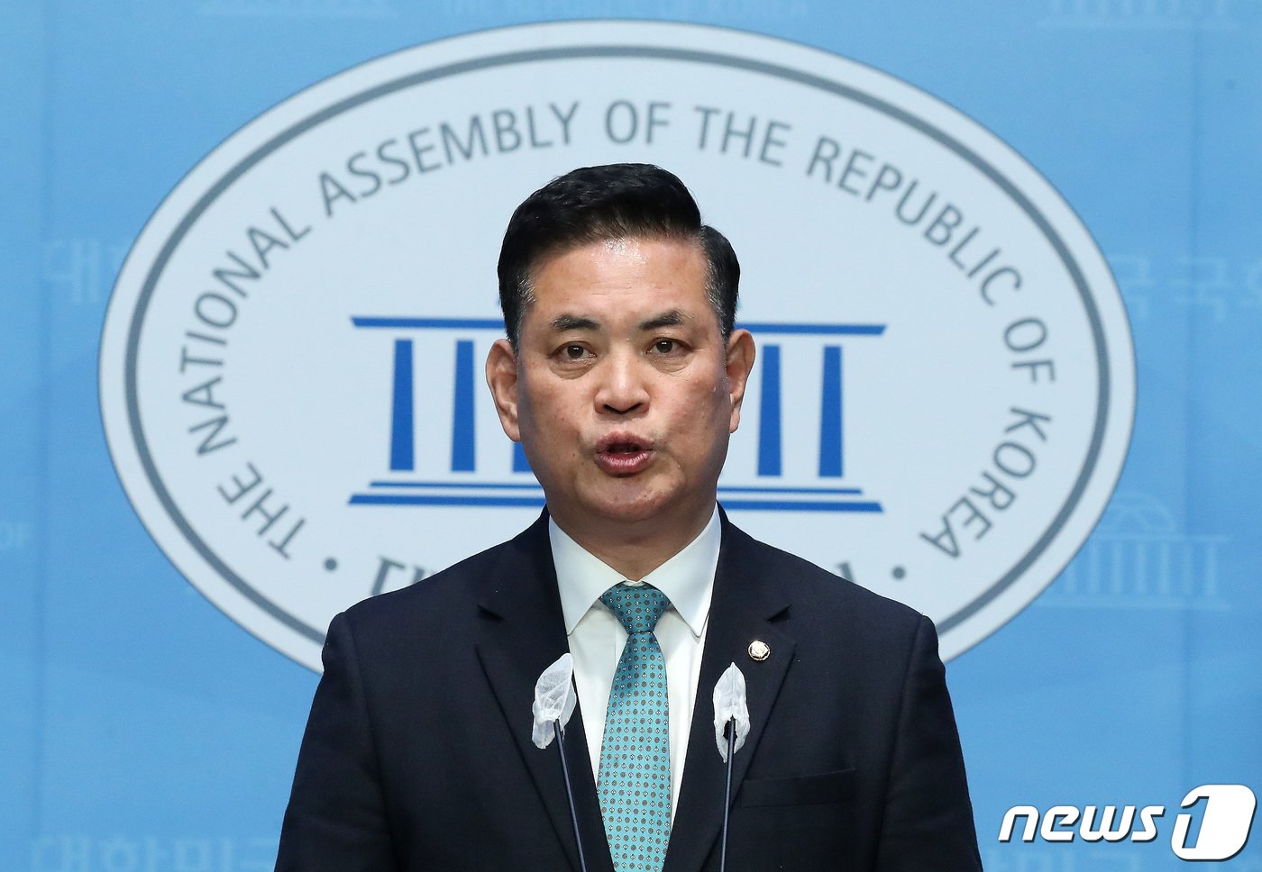 본문 이미지 - 박영순 더불어민주당 의원이 27일 오후 서울 여의도 국회 소통관에서 기자회견을 갖고 현역 의원 하위 평가 10% 통보에 반발하며 민주당 탈당을 선언하고 있다. 2024.2.27/뉴스1 ⓒ News1 임세영 기자
