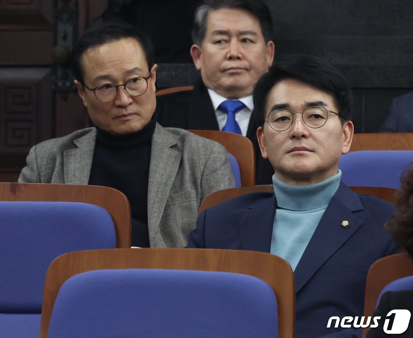 본문 이미지 - 더불어민주당 박용진, 홍영표 의원 등이 27일 서울 여의도 국회에서 열린 의원총회에 참석하고 있다. 2024.2.27/뉴스1 ⓒ News1 송원영 기자