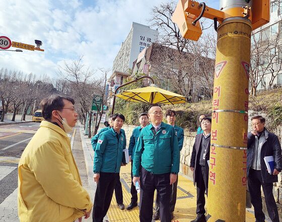 행안부, 청주 보행자우선도로·어린이보호구역 점검