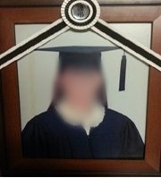 본문 이미지 - 당시 온라인상에 공개된 피해자의 사진. (온라인 커뮤니티 갈무리)