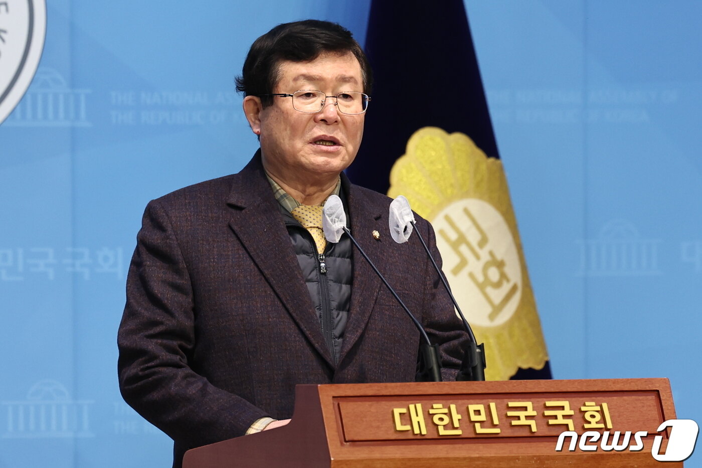 본문 이미지 - 설훈 더불어민주당 의원이 28일 오전 서울 여의도 국회 소통관에서 탈당 기자회견을 마치고 회견장을 나서고 있다. 2024.2.28/뉴스1 ⓒ News1 구윤성 기자