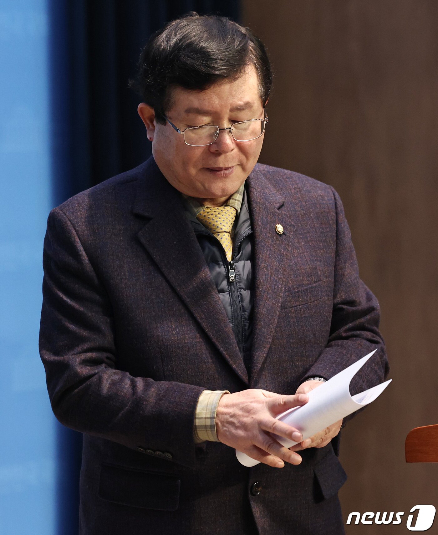 본문 이미지 - 설훈 더불어민주당 의원이 28일 오전 서울 여의도 국회 소통관에서 탈당 기자회견을 마친 뒤 회견장을 나서고 있다. 2024.2.28/뉴스1 ⓒ News1 구윤성 기자