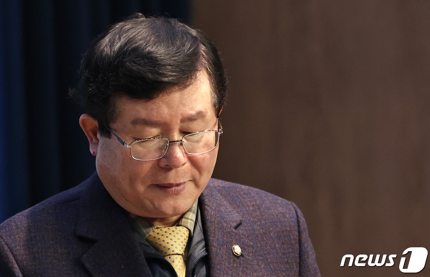 본문 이미지 - 설훈 더불어민주당 의원이 28일 오전 서울 여의도 국회 소통관에서 탈당 기자회견을 마친 뒤 회견장을 나서고 있다. 2024.2.28/뉴스1 ⓒ News1 구윤성 기자