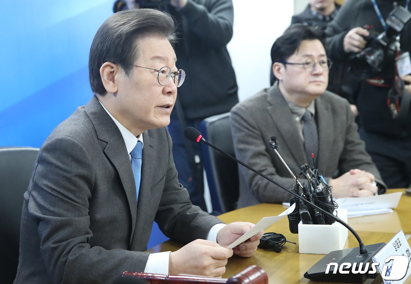 본문 이미지 - 이재명 더불어민주당 대표가 28일 오전 서울 여의도 민주당 중앙당사에서 열린 최고위원회의에서 발언을 하고 있다. 2024.2.28/뉴스1 ⓒ News1 임세영 기자