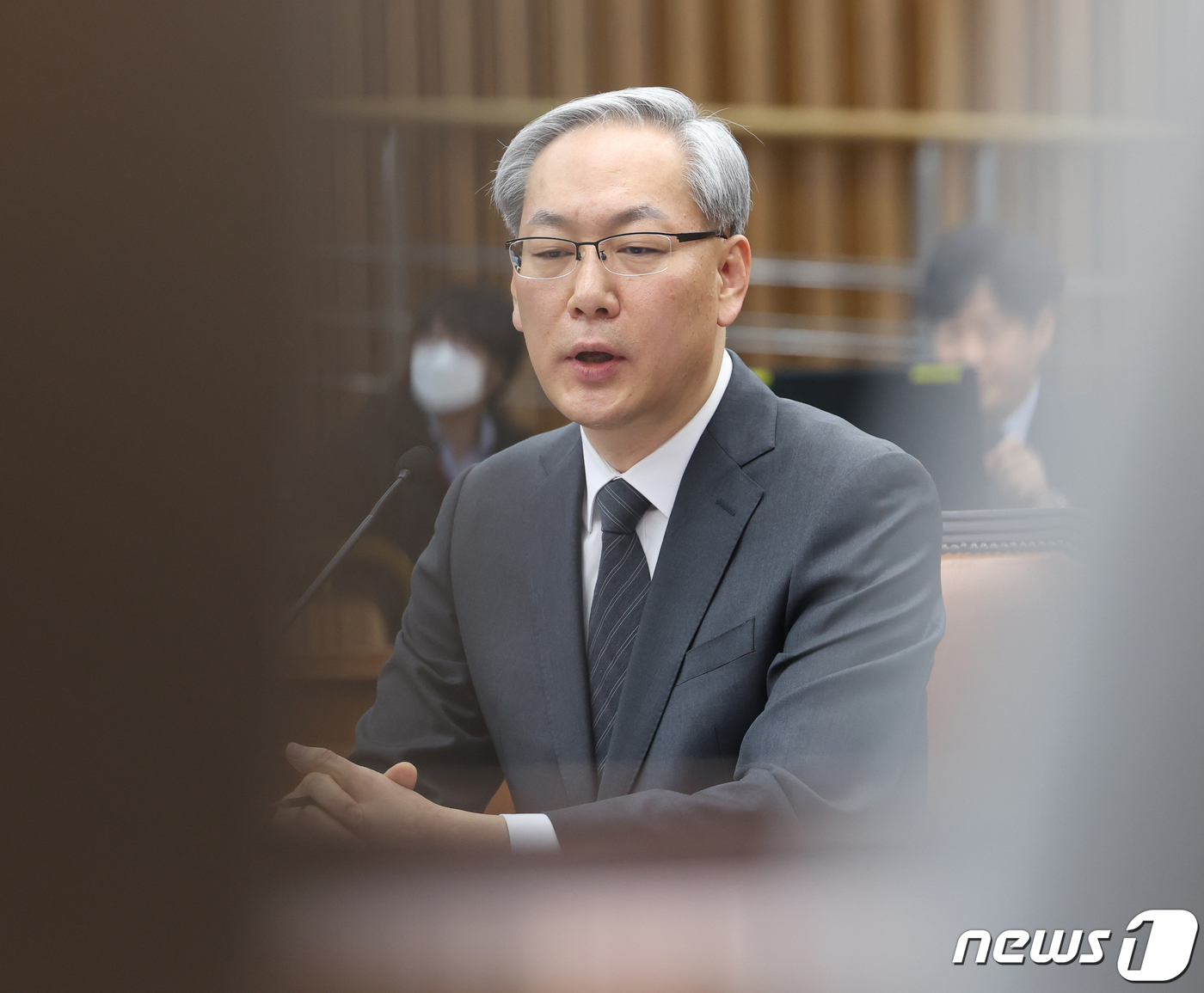 (서울=뉴스1) 송원영 기자 = 엄상필 대법관 후보자가 28일 서울 여의도 국회에서 열린 인사청문회에서 의원들의 질의에 답변하고 있다. 2024.2.28/뉴스1