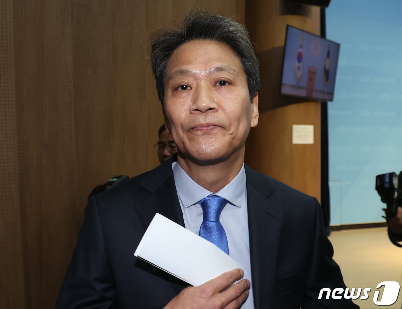 본문 이미지 - 임종석 전 대통령비서실장이 28일 서울 여의도 국회 소통관에서 열린 더불어민주당 공천 관련 기자회견을 마치고 회견장을 나서고 있다. 2024.2.28/뉴스1 ⓒ News1 송원영 기자