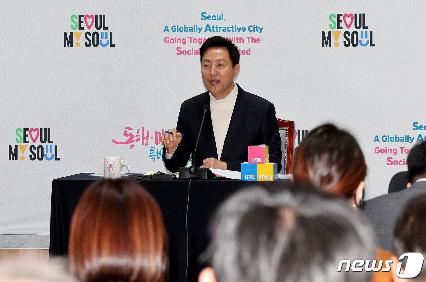 본문 이미지 - 오세훈 서울시장이 지난달 28일 서울시청 대회의실에서 열린 신년 외신기자 간담회에서 취채진의 질문에 답변하고 있다. 2024.2.28/뉴스1 ⓒ News1 장수영 기자