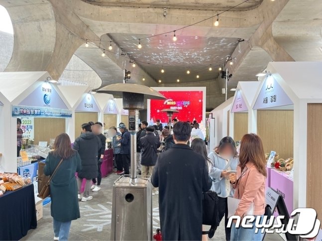 본문 이미지 - '눈빛 동행축제'가 열린 동대문디자인플라자의 모습. ⓒ 뉴스1 김형준 기자