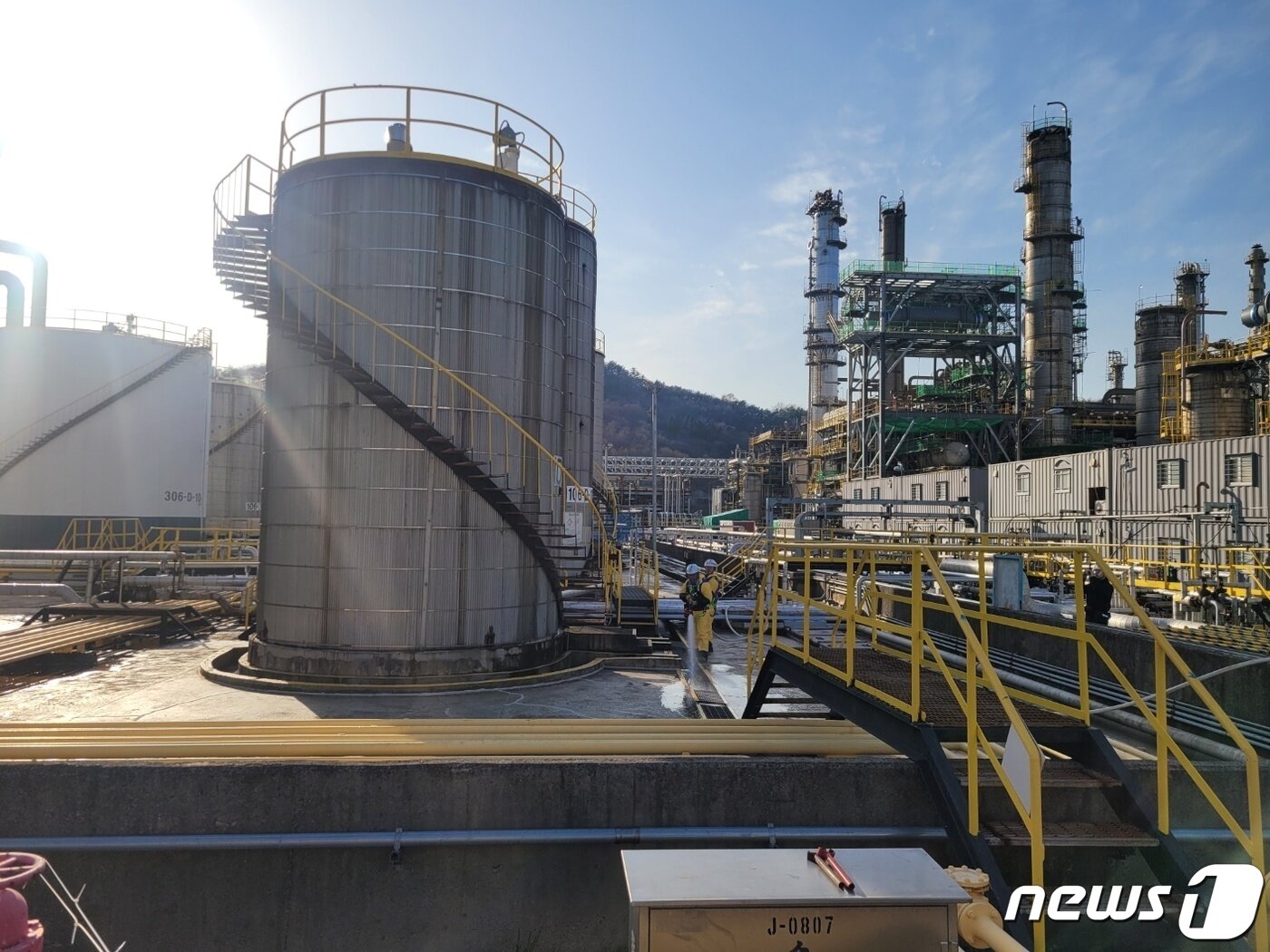 본문 이미지 - 전남 여수국가산업단지 한 정유업체 공장.(독자 제공)/뉴스1 ⓒ News1 김동수 기자