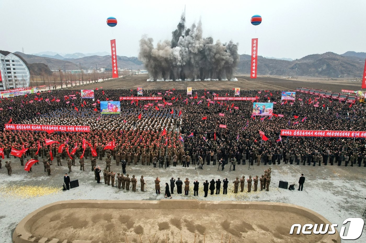 &#40;평양 노동신문=뉴스1&#41; =지난2월 평안남도 성천군에서 지방공업공장 건설 착공식이 진행되고 있는 모습. [국내에서만 사용가능. 재배포 금지. DB 금지. For Use Only in the Republic of Korea. Redistribution Prohibited] rodongphoto@news1.kr