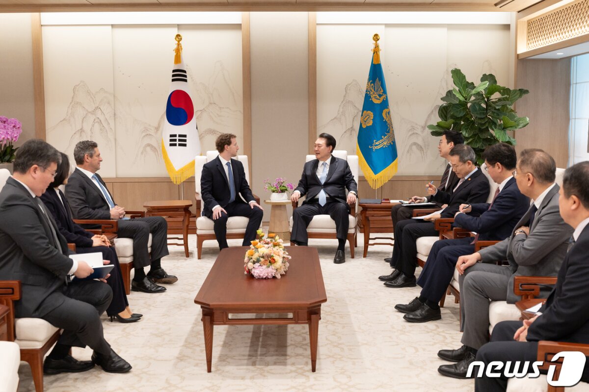 윤석열 대통령이 29일 용산 대통령실 청사에서 마크 저커버그 메타 CEO를 접견하고 있다. (대통령실 제공) 2024.2.29/뉴스1 © News1 오대일 기자