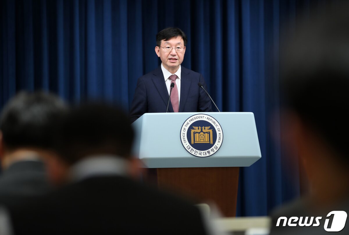 성태윤 대통령실 정책실장이 29일 용산 대통령실 청사에서 윤석열 대통령의 마크 저커버그 메타 CEO 접견 결과를 설명하고 있다. 2024.2.29/뉴스1 © News1 오대일 기자