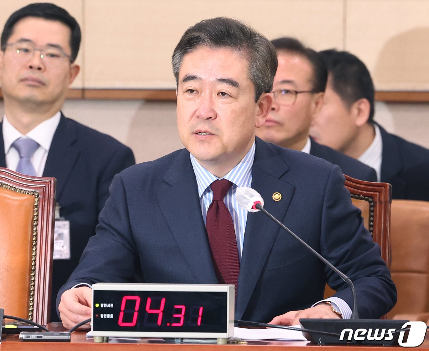 본문 이미지 - 윤희근 경찰청장이 29일 서울 여의도 국회에서 열린 법제사법위원회 전체회의에서 의원들의 질의에 답변하고 있다. 2024.2.29/뉴스1 ⓒ News1 송원영 기자