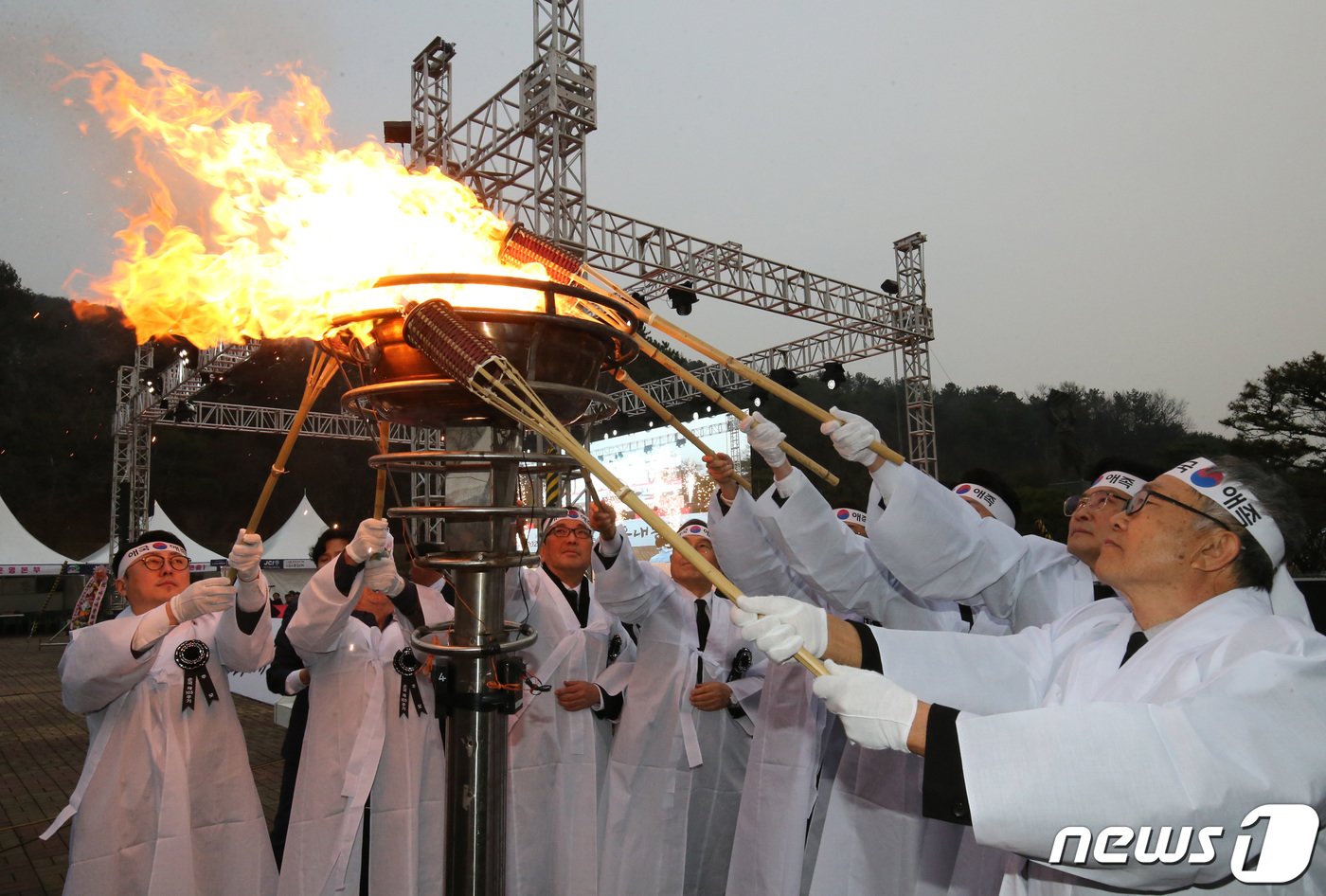 29일 충남 천안 동남구 병천면 유관순열사 사적지에서 열린 3.1운동 제105주년 기념 아우내 봉화제에서 횃불을 봉화하고 있다. 2024.2.29/뉴스1 ⓒ News1 김기태 기자